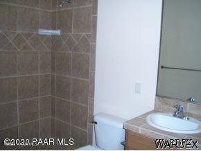 4083 West Sunset Road Yucca, AZ 86438 - Photo 8 of 11 4083 master bath