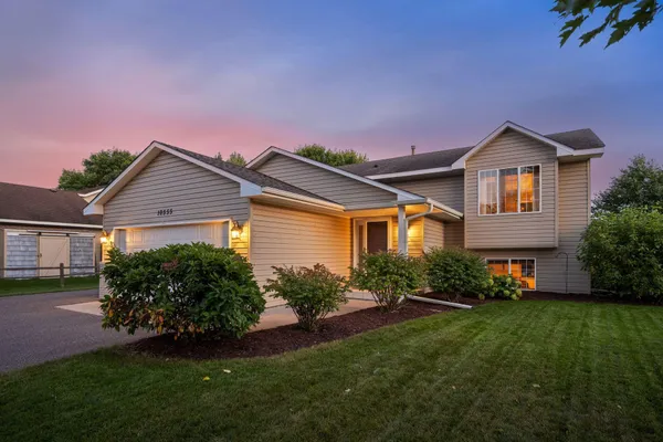 $349,999 | 10555 56th Street Northeast, Albertville, MN 55301