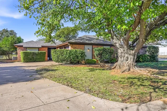 $1,900 | 4325 Altamesa Boulevard, Fort Worth, TX 76133