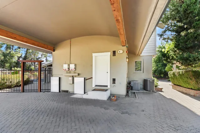 $2,850,000 | 38201 Russell Boulevard, Davis, CA 95616