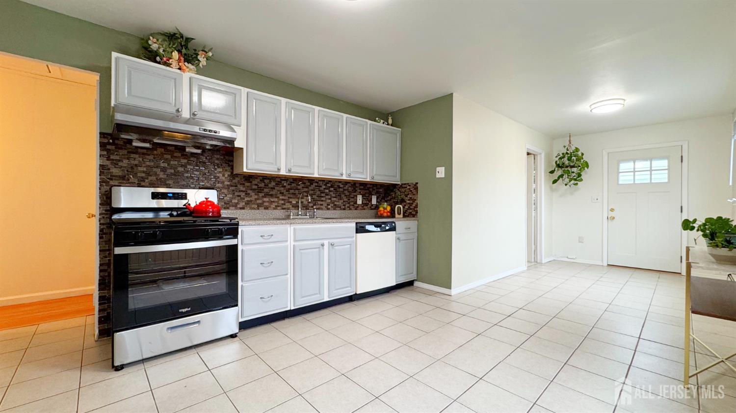 148 Winthrop Road Edison, NJ 08817 - Photo 4 of 16