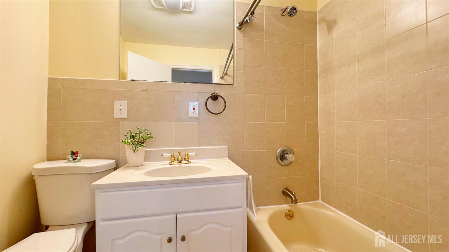 148 Winthrop Road Edison, NJ 08817 - Photo 8 of 16