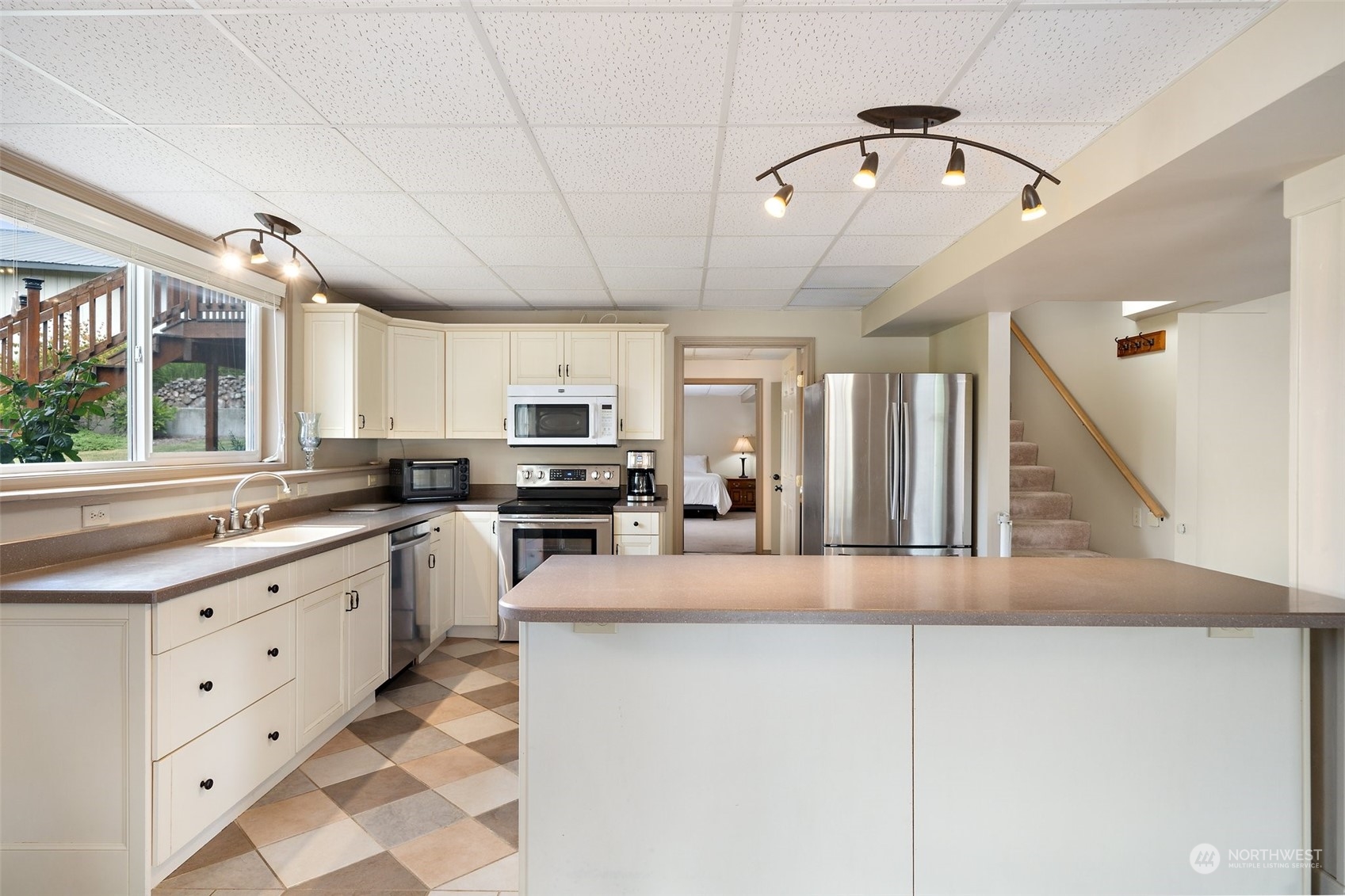 9435 Weidkamp Road Lynden, WA 98264 - Photo 24 of 40 a large kitchen with cabinets