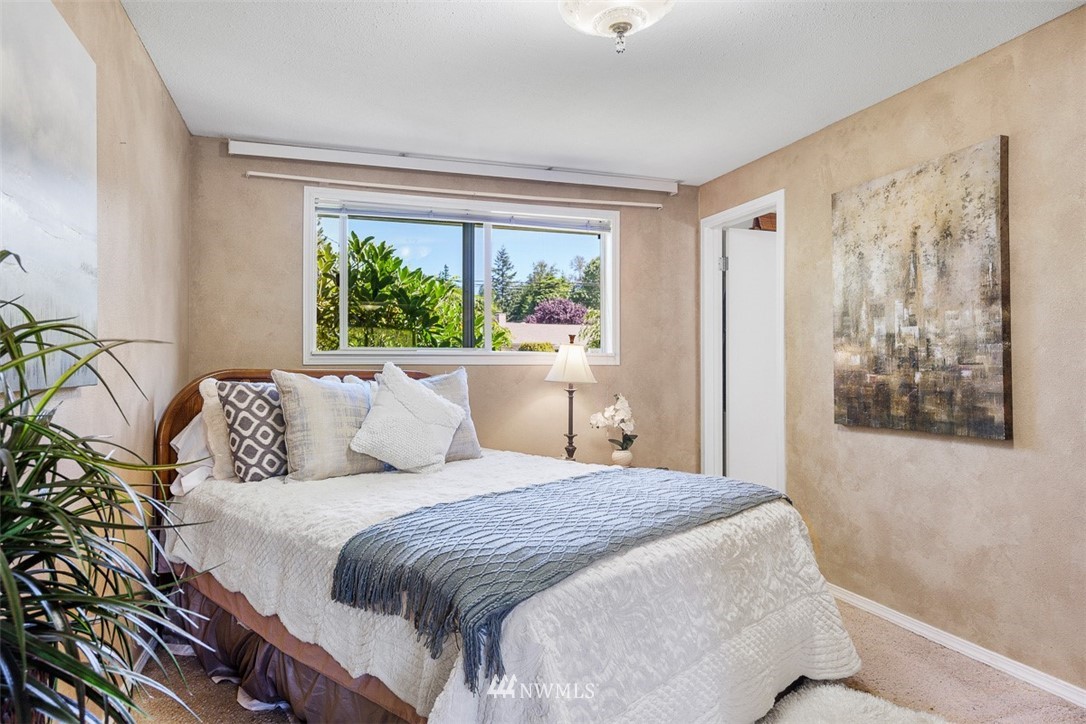 507 South 38th Court Renton, WA 98055 - Photo 16 of 40 a bedroom with a large bed and a window