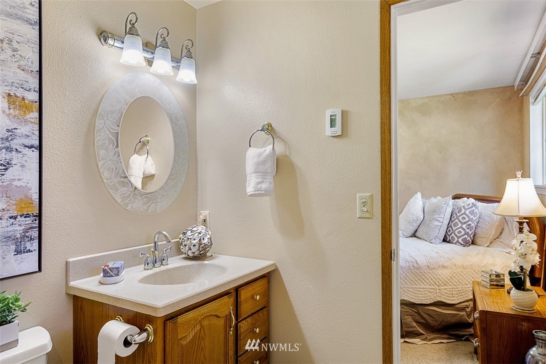 507 South 38th Court Renton, WA 98055 - Photo 18 of 40 a en suite bathroom with a toilet sink and mirror
