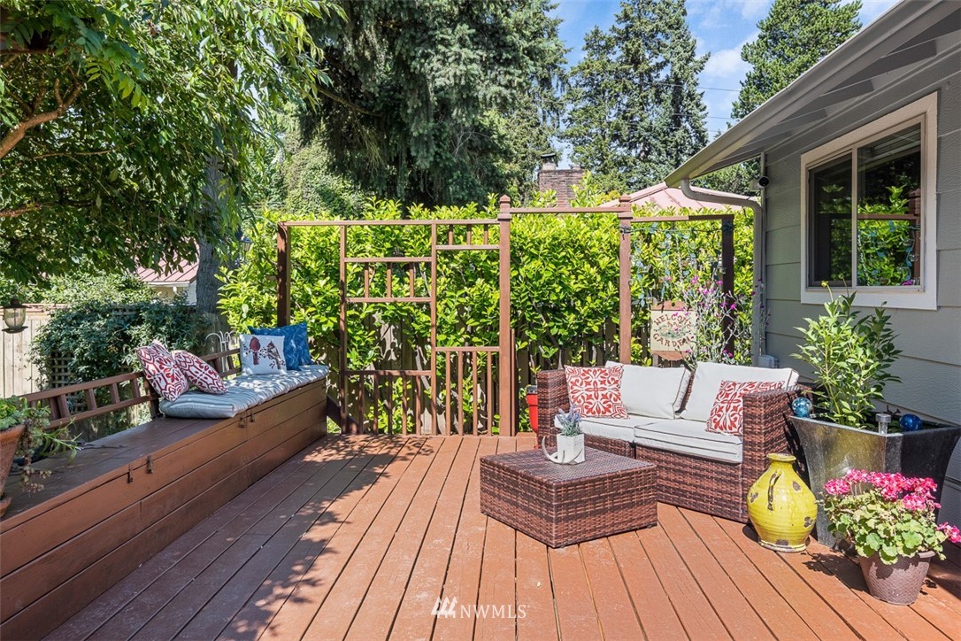 507 South 38th Court Renton, WA 98055 - Photo 24 of 40 a outdoor living space with furniture and garden view