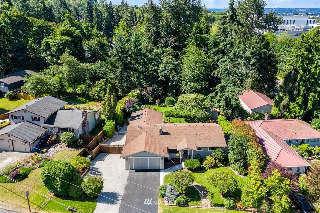 507 South 38th Court Renton, WA 98055 - Photo 38 of 40 an aerial view of multiple houses with yard