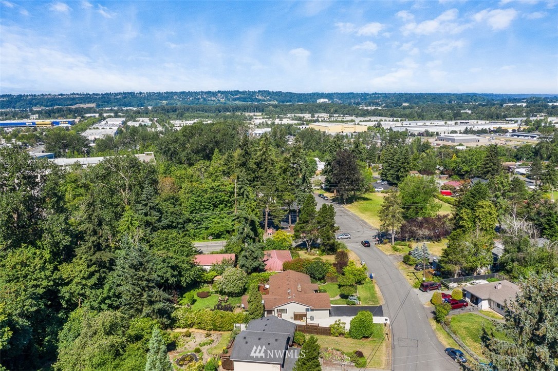 507 South 38th Court Renton, WA 98055 - Photo 40 of 40 a view of city and ocean