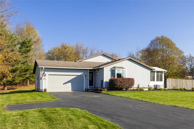 $274,900 | 8495 Stringham Drive, Batavia, NY 14020