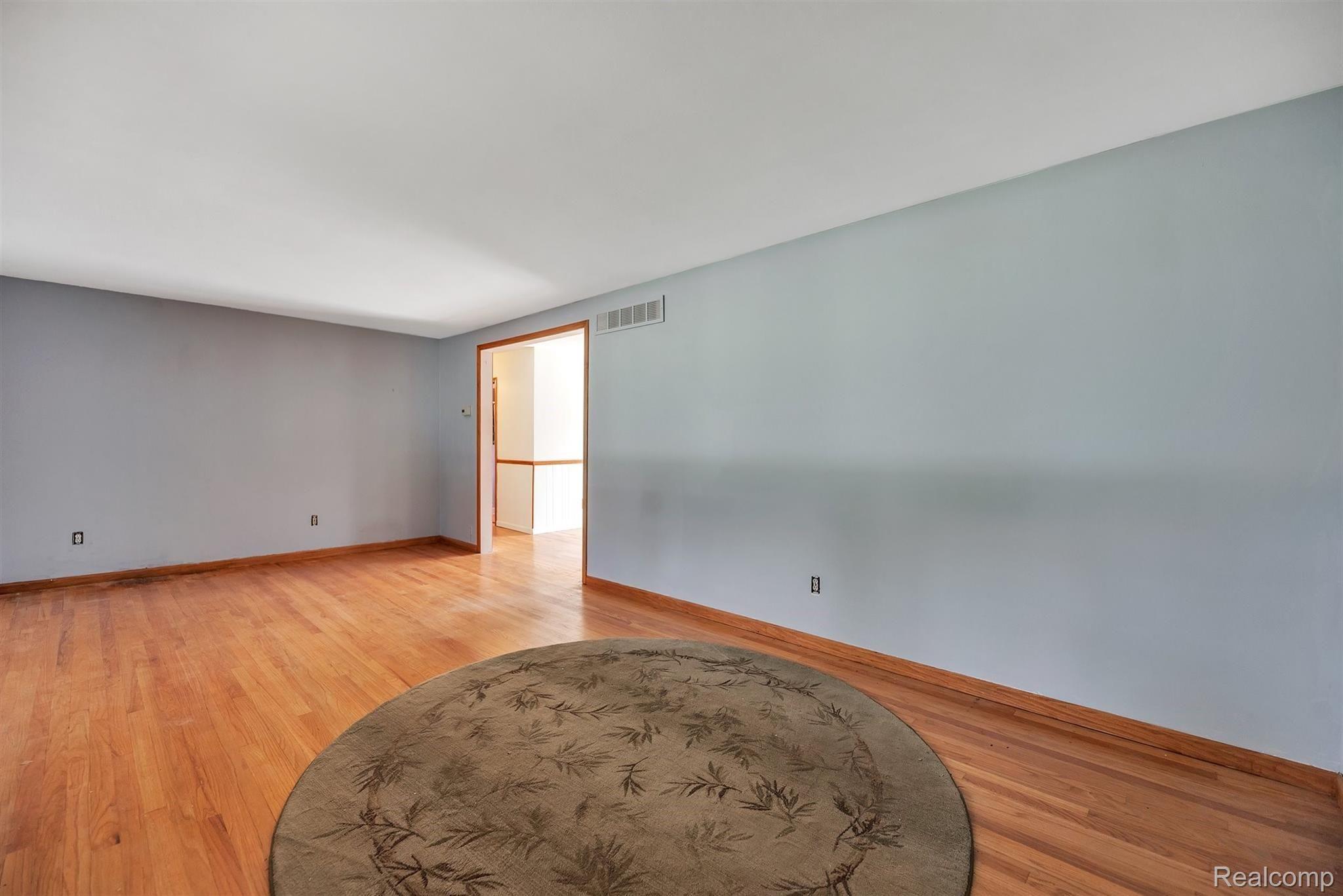 6100 Linden Road Fenton, MI 48430 - Photo 9 of 46 10-6100-Linden-Rd-WindowStill-Real-Estate-Photography-5.jpg