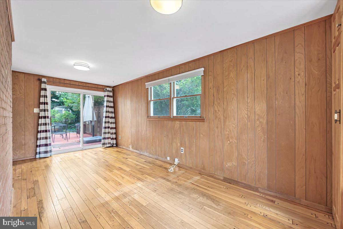 10101 Portland Road Silver Spring, MD 20901 - Photo 12 of 33 an empty room with windows