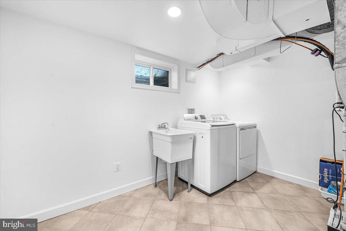 10101 Portland Road Silver Spring, MD 20901 - Photo 26 of 33 a utility room with a sink washer and dryer
