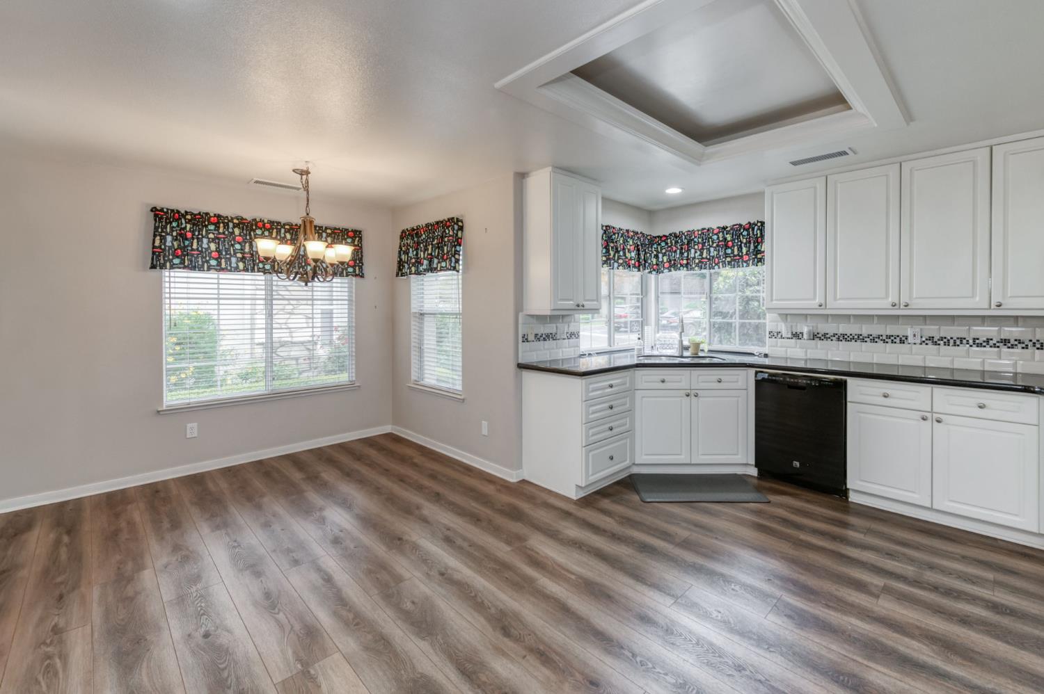 3014 West Brompton Lane Fresno, CA 93711 - Photo 15 of 71 Large eating area. Bay window above kitchen sink.
