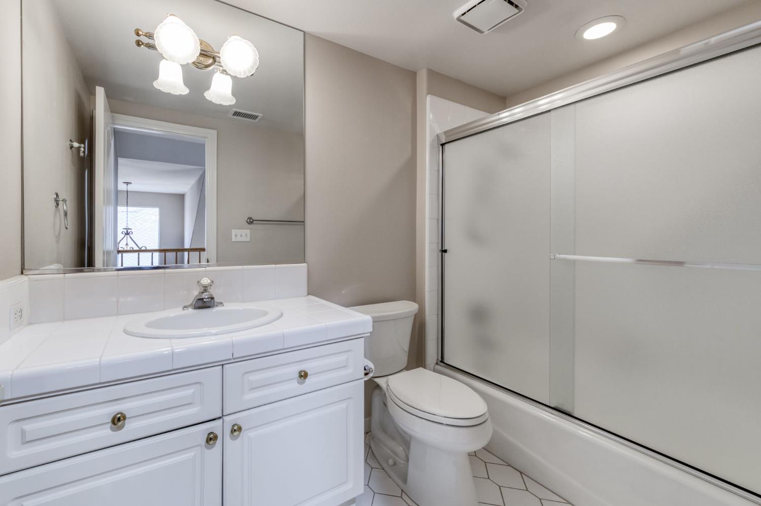 3014 West Brompton Lane Fresno, CA 93711 - Photo 26 of 71 Upstairs full bath.