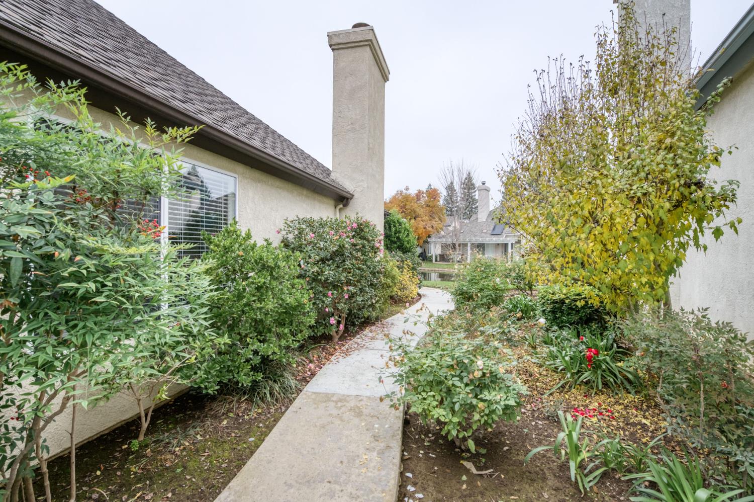 3014 West Brompton Lane Fresno, CA 93711 - Photo 45 of 71 Path beside the home that leads to the back patio.
