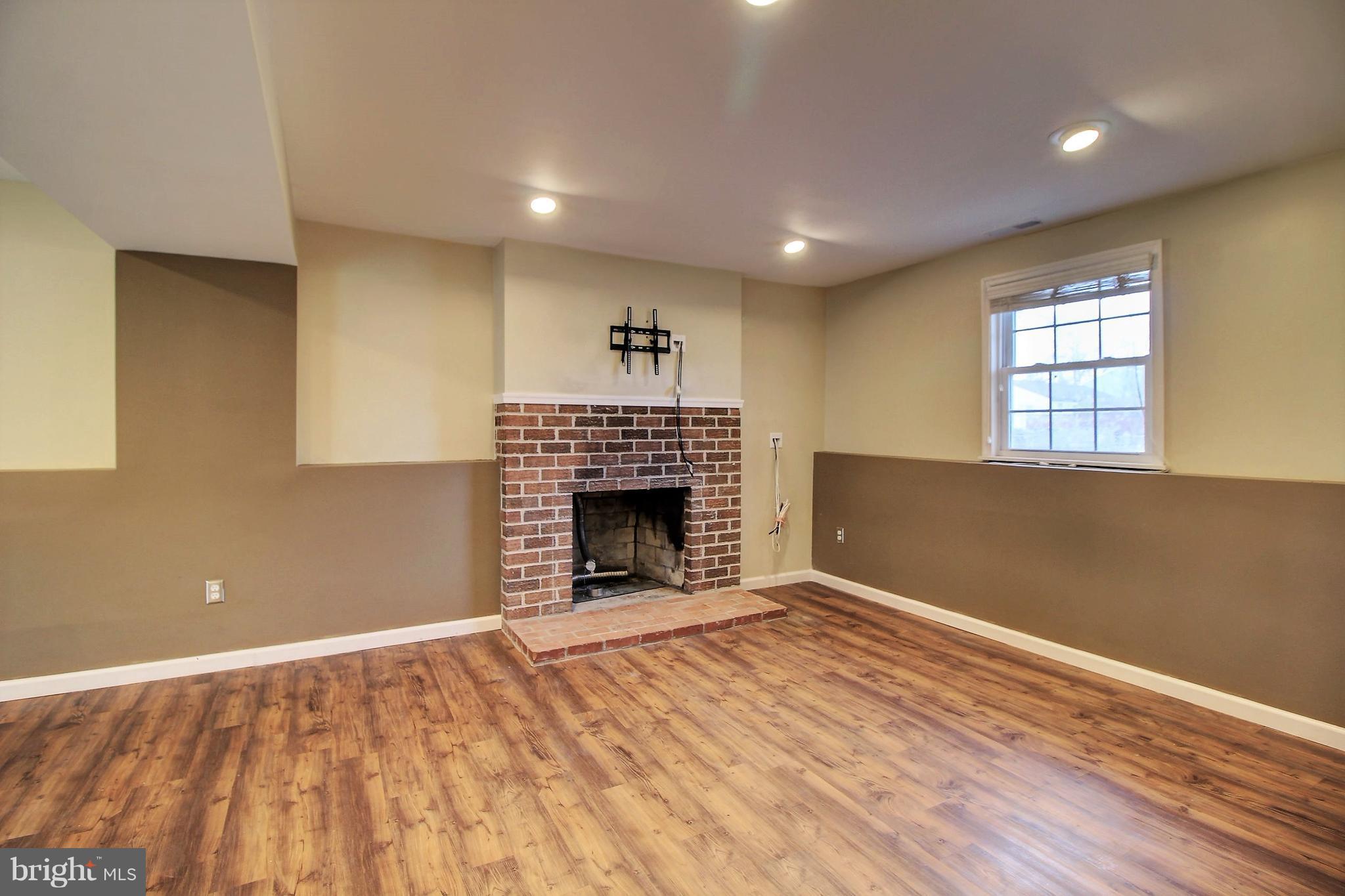 3903 Bayville Road Baltimore, MD 21220 - Photo 18 of 30 Family Room