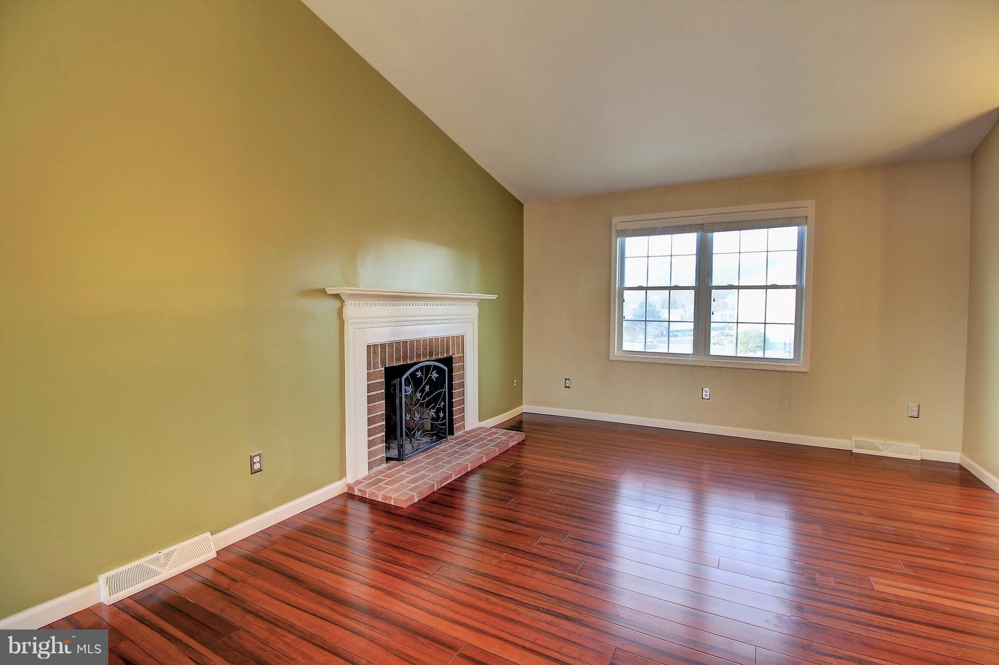 3903 Bayville Road Baltimore, MD 21220 - Photo 8 of 30 Living Room