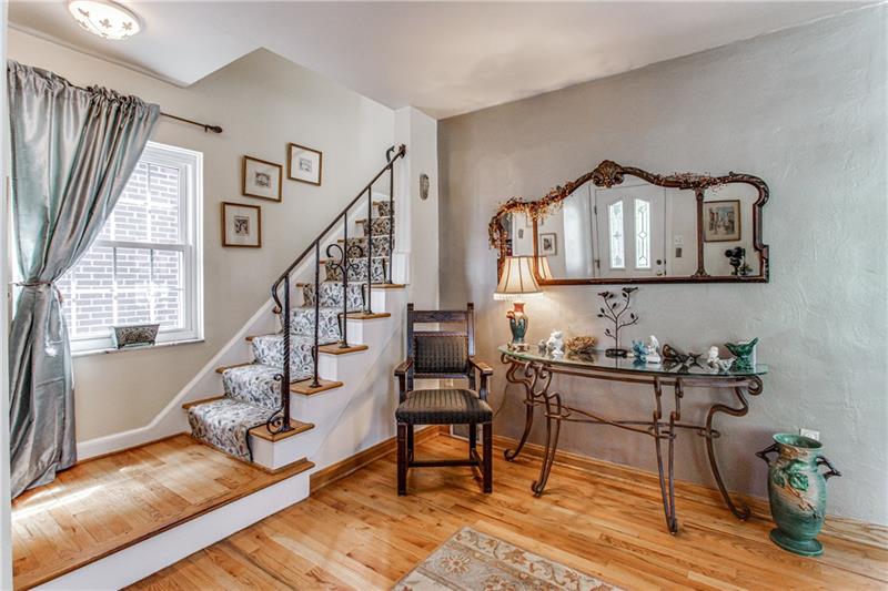 6506 Landview Road Pittsburgh, PA 15217 - Photo 3 of 25 Gallery Image 3