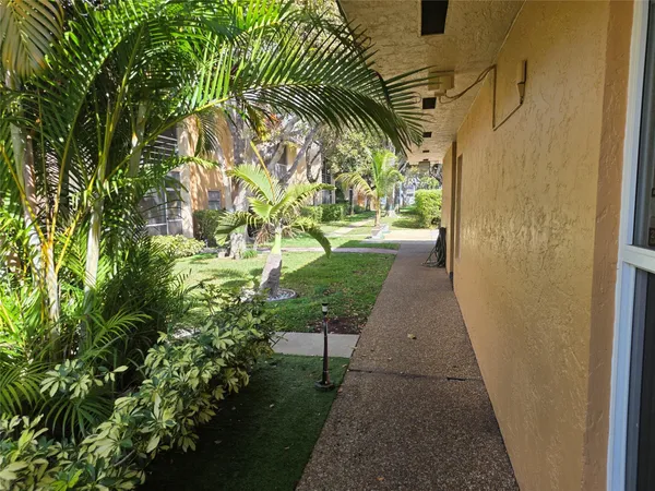 $2,200 | 959 Southeast 2nd Avenue, Unit 239, Deerfield Beach, FL 33441