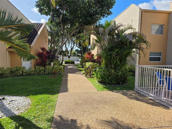 $2,200 | 959 Southeast 2nd Avenue, Unit 239, Deerfield Beach, FL 33441