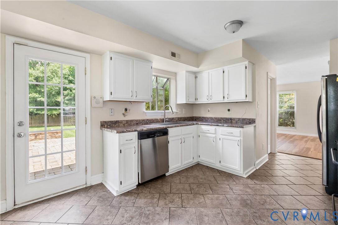 8520 Lansdowne Road Henrico, VA 23229 - Photo 11 of 37