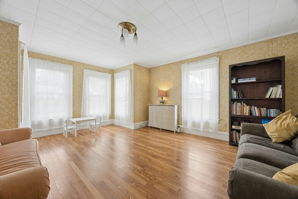 216 Walnut Street Clinton, MA 01510 - Photo 5 of 42