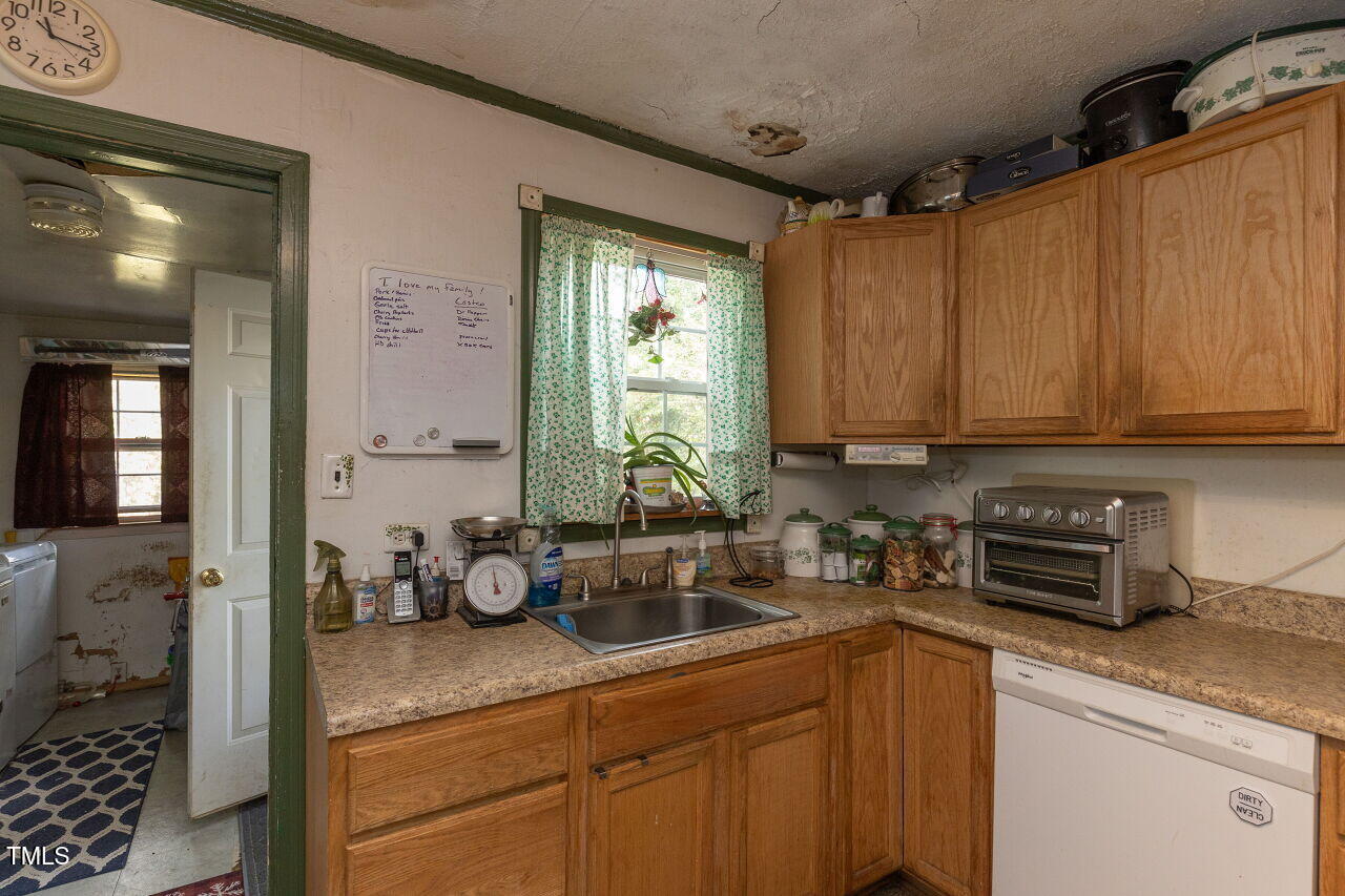 1203 Brookside Drive Raleigh, NC 27604 - Photo 10 of 34 011-1280x960-kitchen