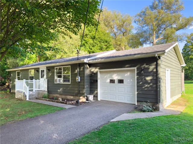 $215,000 | 6 Clearview Drive, Arcade, NY 14009