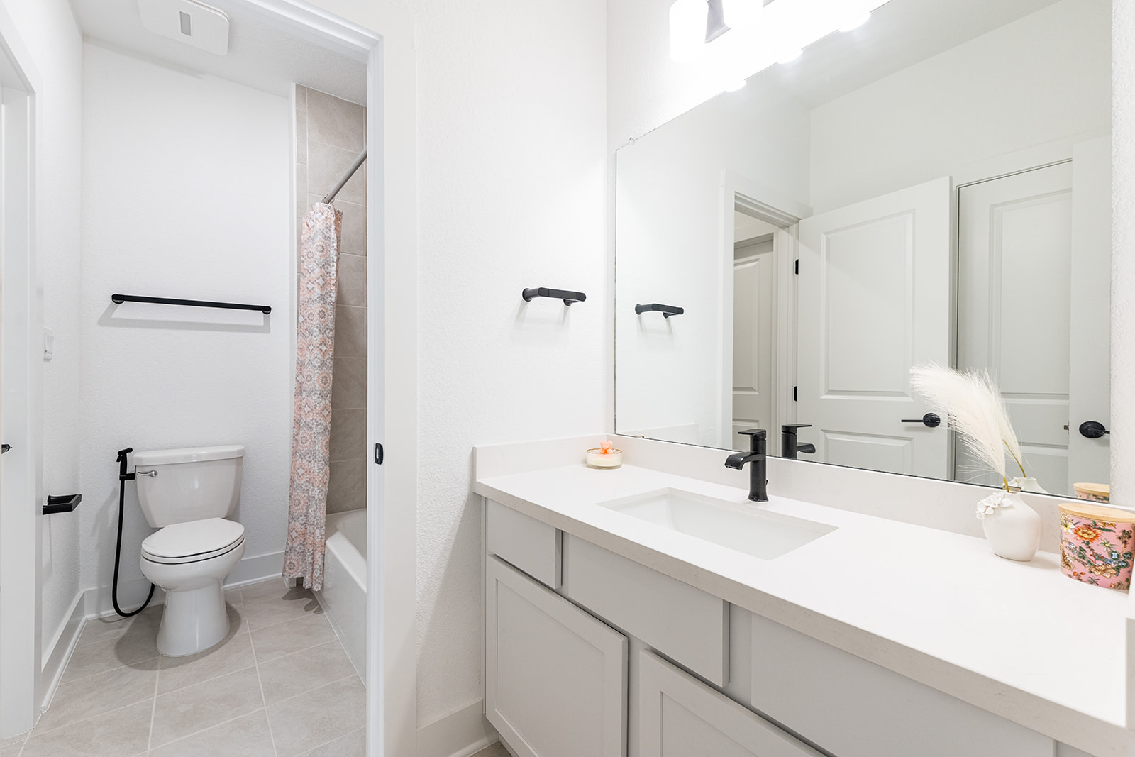 579 Jackson River Loop Kyle, TX 78640 - Photo 22 of 40 Downstairs Ensuite
