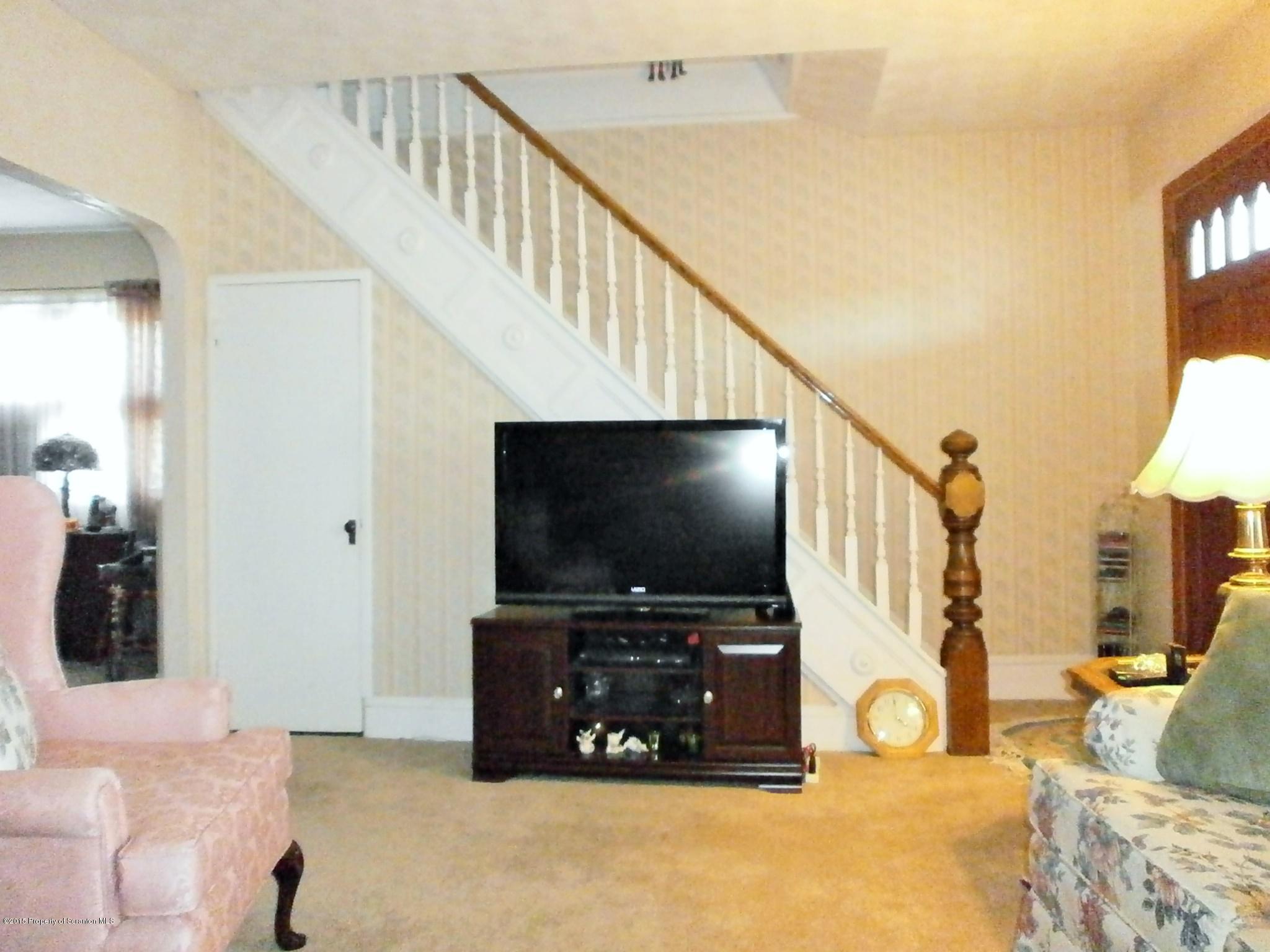 947 Ridge Avenue Scranton, PA 18510 - Photo 4 of 30 Gallery Image 4