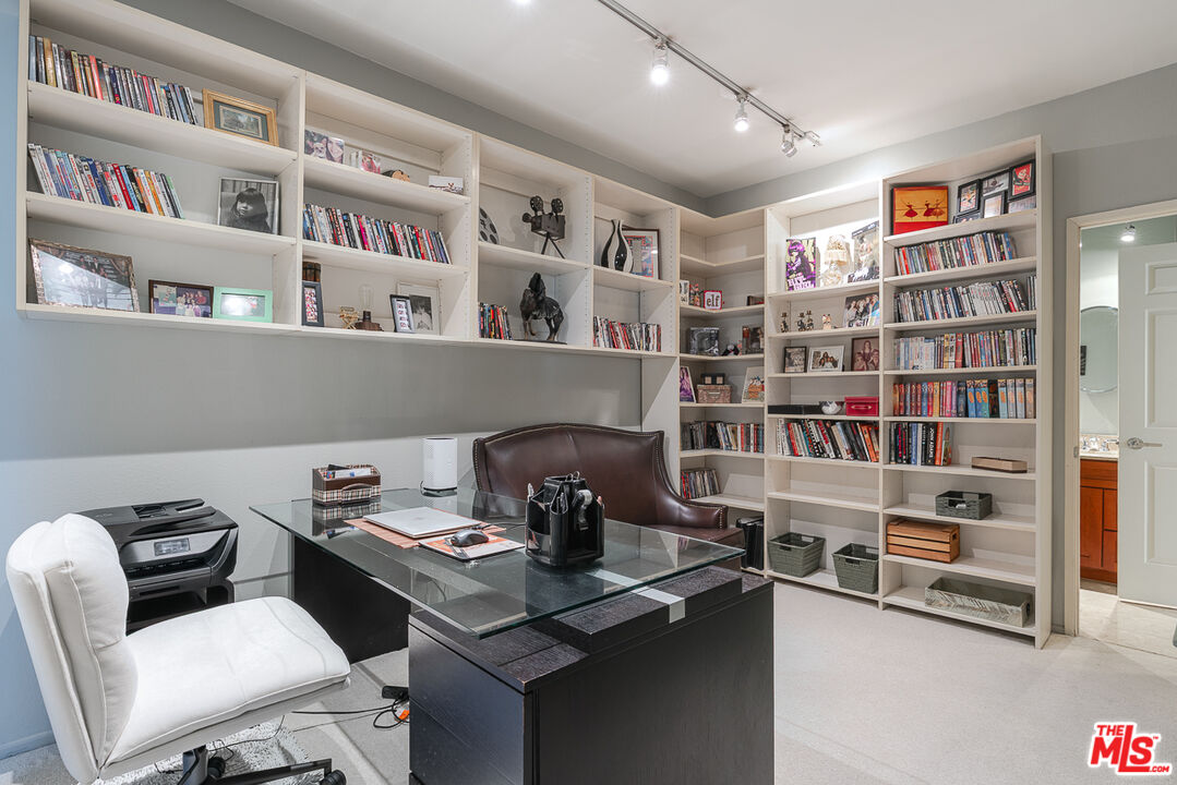 11322 Camarillo Street, Unit 201 Toluca Lake, CA 91602 - Photo 11 of 20