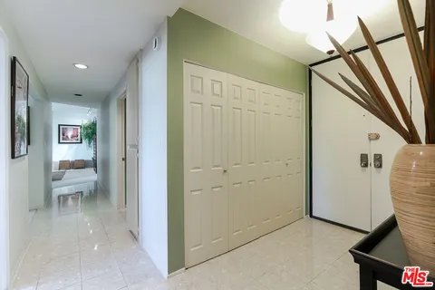 a view of livingroom with furniture