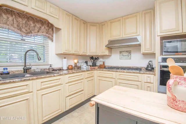 $524,000 | 134 Andy Baird Drive, La Follette, TN 37766