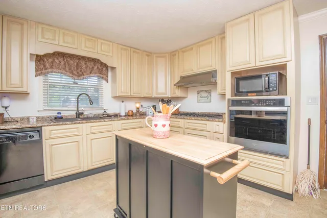 $524,000 | 134 Andy Baird Drive, La Follette, TN 37766