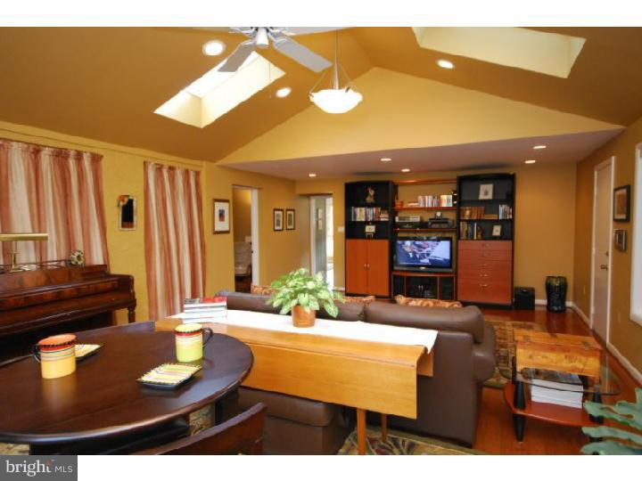 2003 Berkley Road Norristown, PA 19403 - Photo 10 of 18 Family Room