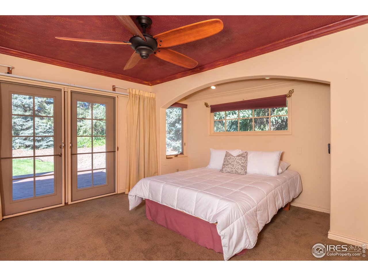 7125 Four Rivers Road Boulder, CO 80301 - Photo 32 of 40 a bedroom with a large bed and a large window