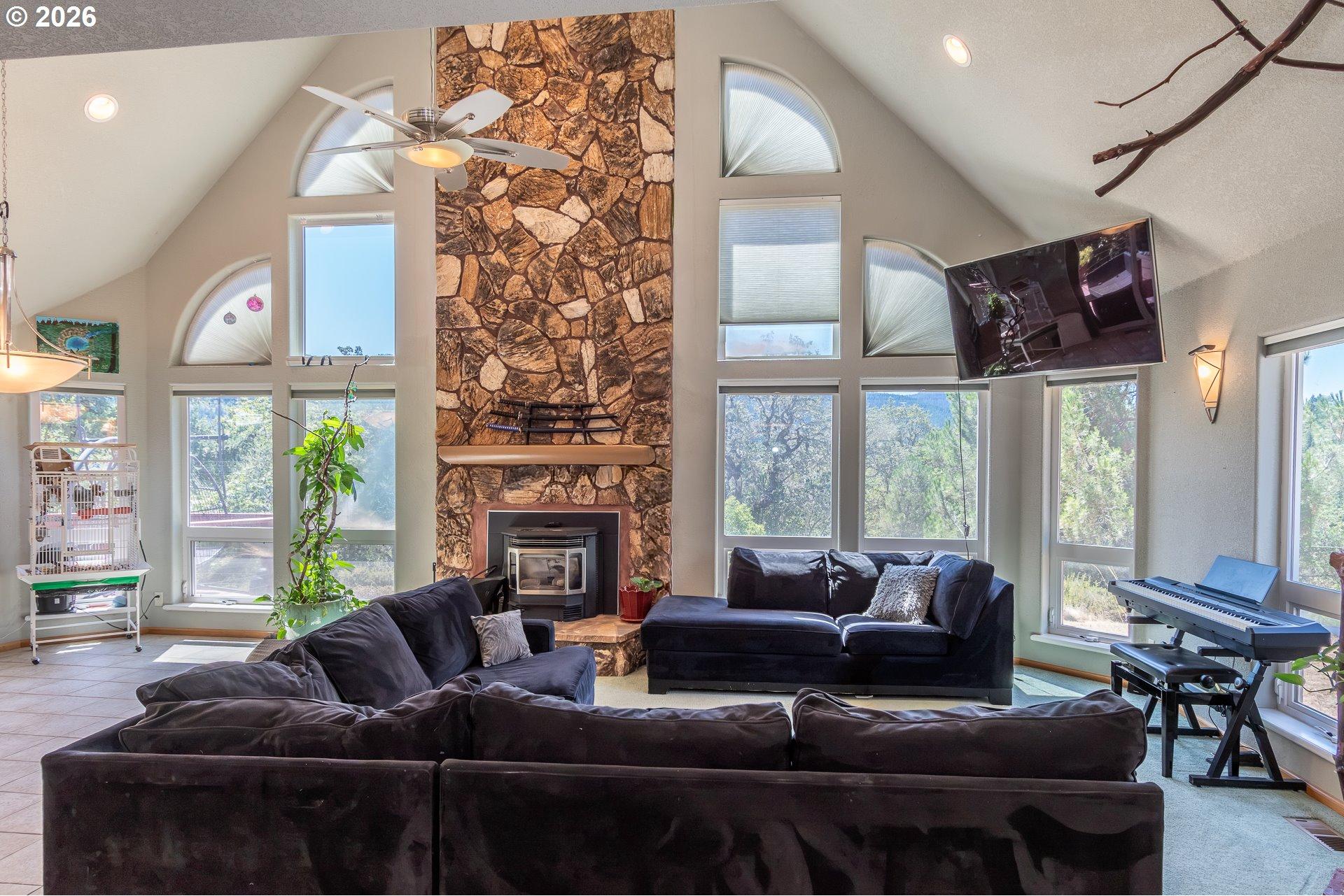 1265 Evergreen Ridge Road Riddle, OR 97469 - Photo 4 of 47 Gallery Image 4