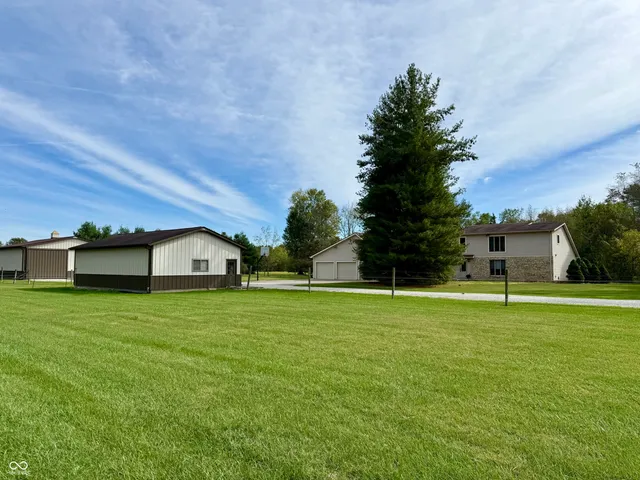 $899,900 | 25162 County Road 900 South, Batesville, IN 47006