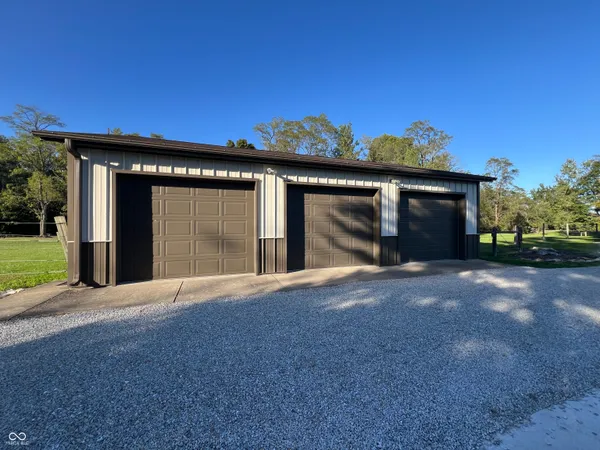 $899,900 | 25162 County Road 900 South, Batesville, IN 47006