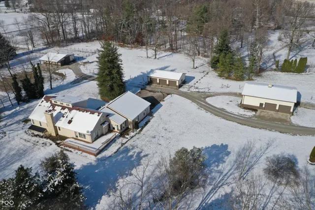 $899,900 | 25162 County Road 900 South, Batesville, IN 47006