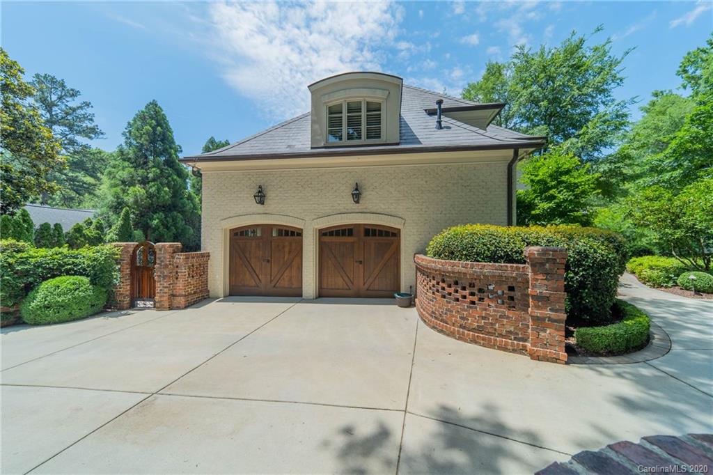 901 Colville Road Charlotte, NC 28207 - Photo 42 of 48 a front view of a house with garden