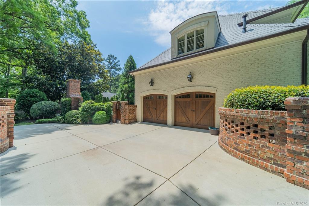 901 Colville Road Charlotte, NC 28207 - Photo 43 of 48 a front view of a house with garage