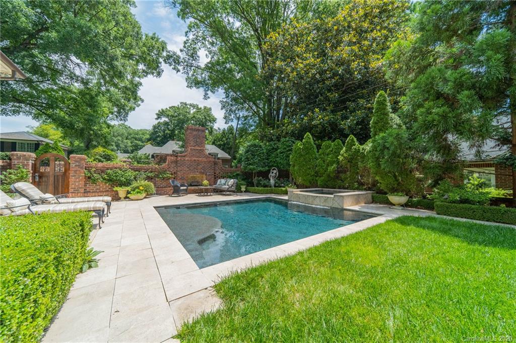 901 Colville Road Charlotte, NC 28207 - Photo 46 of 48 a view of a backyard