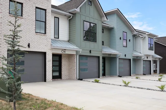 $1,800 | 725 Hornbuckle Road, Unit N1, Clarksville, TN 37043