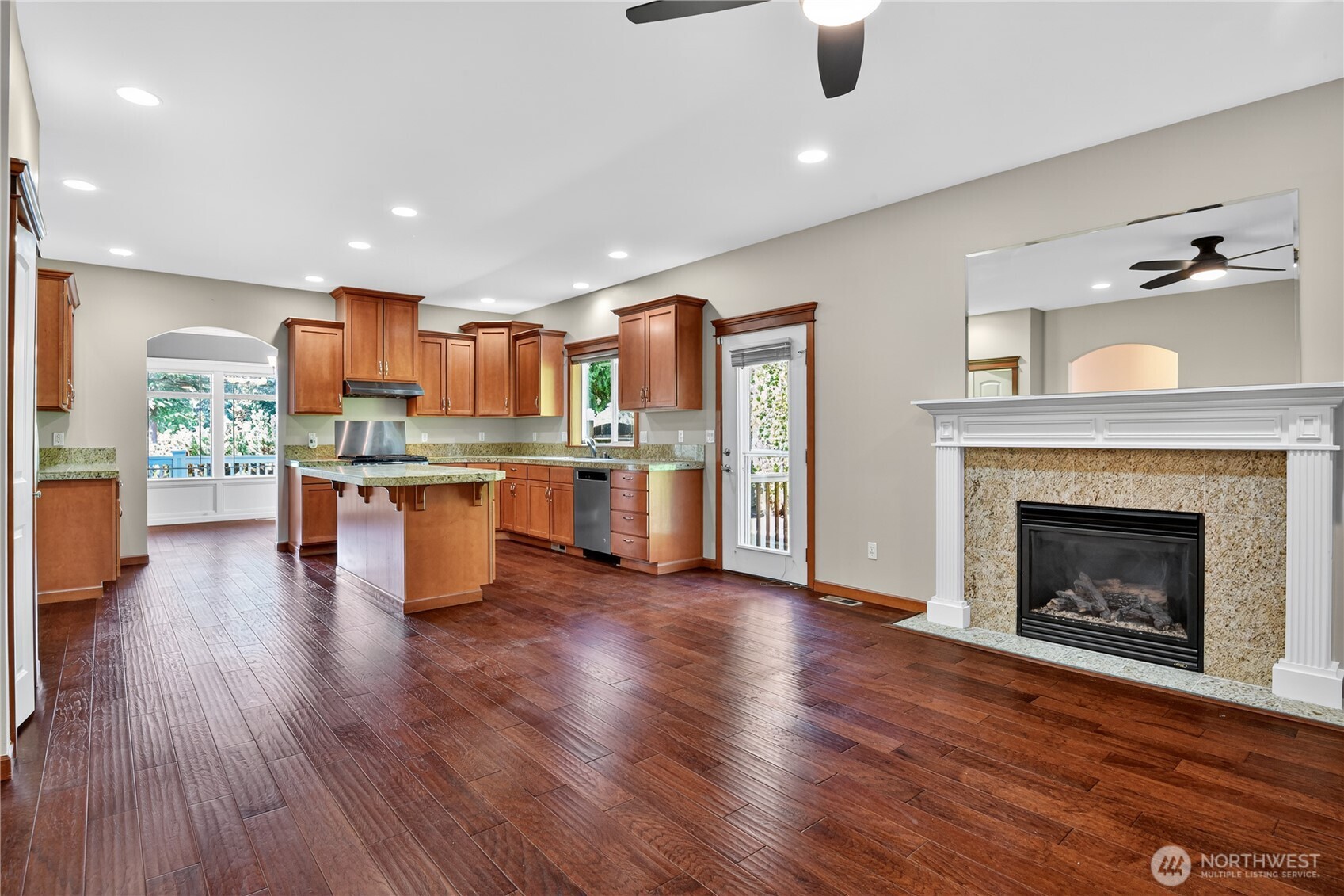 14224 Beverly Park Road, Unit A Edmonds, WA 98026 - Photo 22 of 40 Gallery Image 22