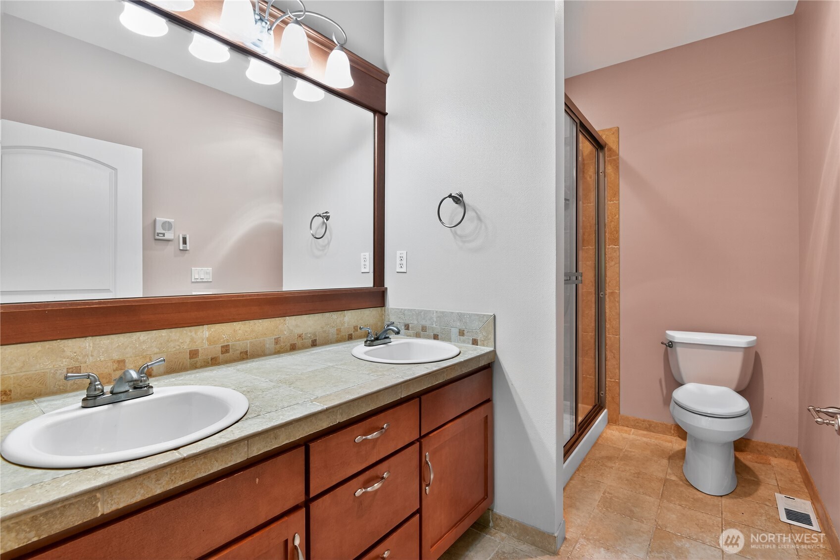 14224 Beverly Park Road, Unit A Edmonds, WA 98026 - Photo 27 of 40 Gallery Image 27
