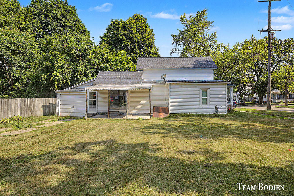 721 Pearl Street Belding, MI 48809 - Photo 4 of 16 2F9A8356