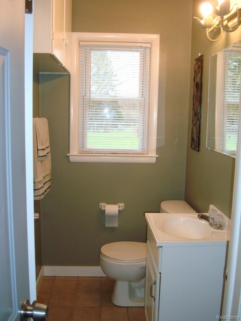 3536 Mason Road Howell, MI 48843 - Photo 15 of 25 Half Bath.jpg