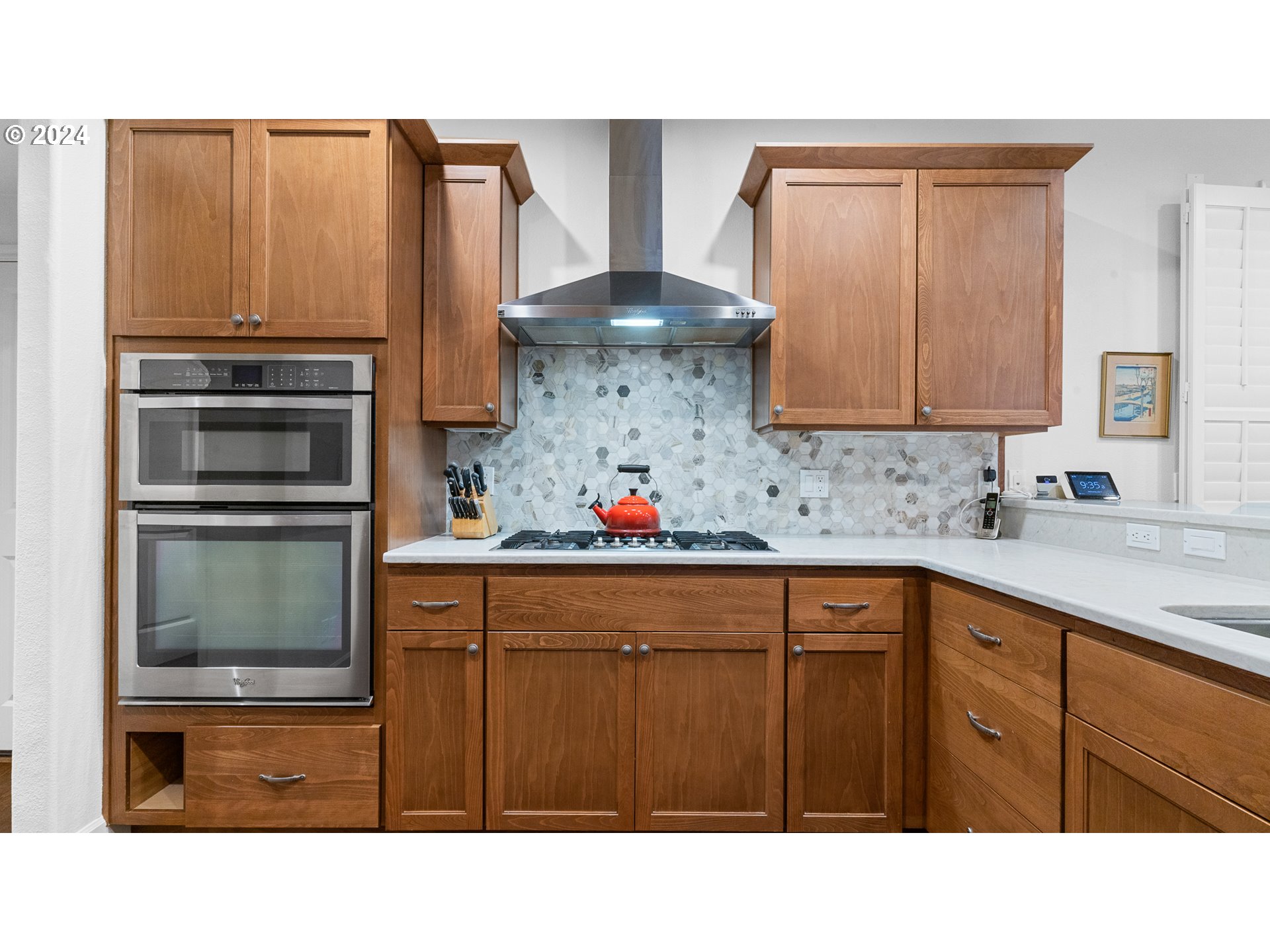 4511 Oakridge Road Lake Oswego, OR 97035 - Photo 11 of 44 a kitchen with sink and cabinets