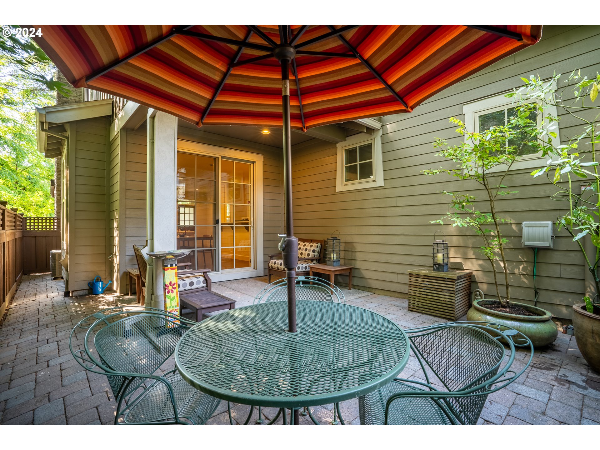 4511 Oakridge Road Lake Oswego, OR 97035 - Photo 35 of 44 a backyard of a house with outdoor seating